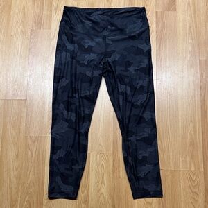 Yogalicious Lux size XL Black gray Camouflage Leggings pants workout gym crop